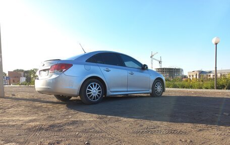 Chevrolet Cruze II, 2010 год, 591 000 рублей, 4 фотография