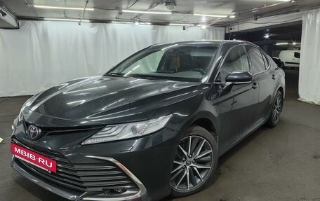 Toyota Camry, 2021 год, 3 400 000 рублей, 2 фотография