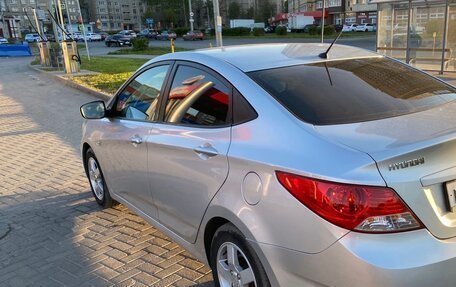 Hyundai Solaris II рестайлинг, 2011 год, 820 000 рублей, 6 фотография