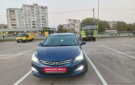 Hyundai Solaris II рестайлинг, 2015 год, 1 550 000 рублей, 4 фотография