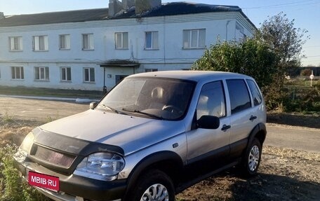 Chevrolet Niva I рестайлинг, 2003 год, 260 000 рублей, 1 фотография