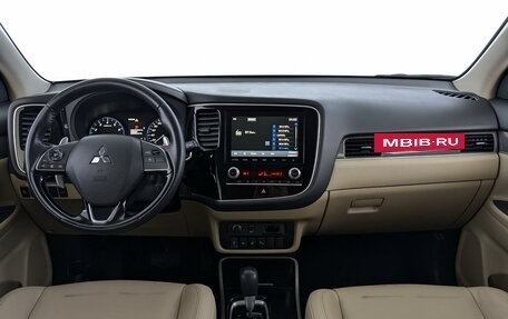 Mitsubishi Outlander III рестайлинг 3, 2020 год, 2 915 000 рублей, 16 фотография