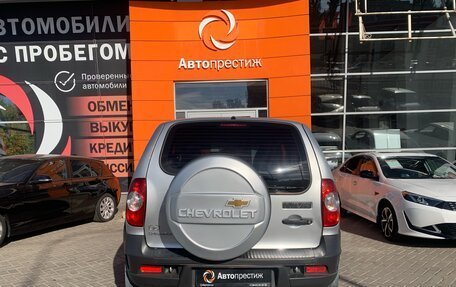 Chevrolet Niva I рестайлинг, 2011 год, 720 000 рублей, 6 фотография