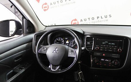 Mitsubishi Outlander III рестайлинг 3, 2018 год, 2 429 000 рублей, 10 фотография