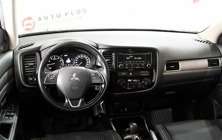 Mitsubishi Outlander III рестайлинг 3, 2018 год, 2 429 000 рублей, 9 фотография