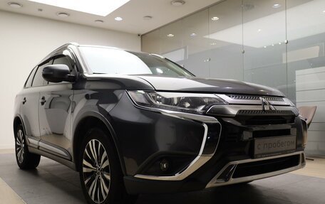 Mitsubishi Outlander III рестайлинг 3, 2019 год, 2 440 000 рублей, 3 фотография