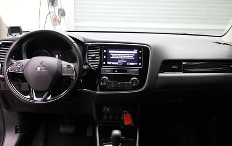 Mitsubishi Outlander III рестайлинг 3, 2019 год, 2 440 000 рублей, 9 фотография