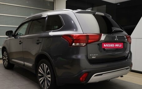 Mitsubishi Outlander III рестайлинг 3, 2019 год, 2 440 000 рублей, 6 фотография