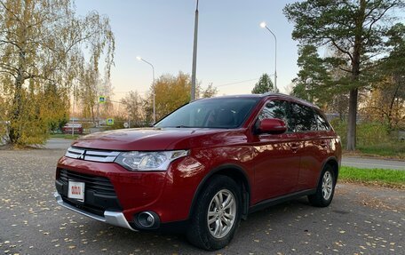 Mitsubishi Outlander III рестайлинг 3, 2014 год, 1 850 000 рублей, 4 фотография