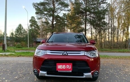 Mitsubishi Outlander III рестайлинг 3, 2014 год, 1 850 000 рублей, 2 фотография