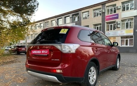 Mitsubishi Outlander III рестайлинг 3, 2014 год, 1 850 000 рублей, 6 фотография