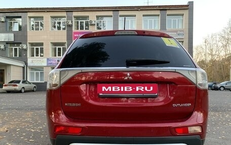 Mitsubishi Outlander III рестайлинг 3, 2014 год, 1 850 000 рублей, 7 фотография