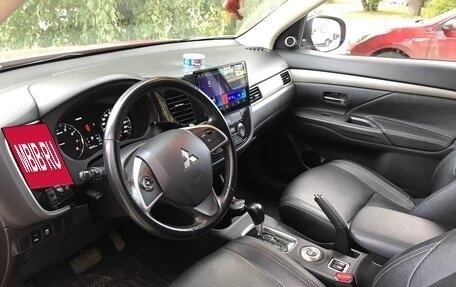 Mitsubishi Outlander III рестайлинг 3, 2014 год, 1 850 000 рублей, 11 фотография