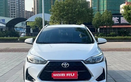 Toyota Yaris, 2022 год, 1 540 000 рублей, 2 фотография