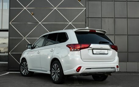 Mitsubishi Outlander III рестайлинг 3, 2022 год, 3 050 200 рублей, 7 фотография