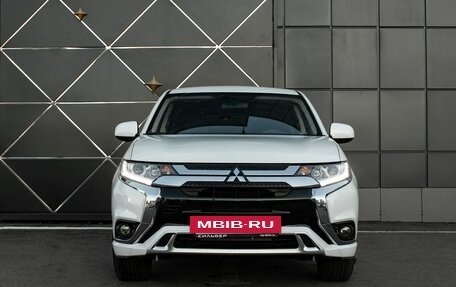 Mitsubishi Outlander III рестайлинг 3, 2022 год, 3 050 200 рублей, 4 фотография