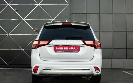 Mitsubishi Outlander III рестайлинг 3, 2022 год, 3 050 200 рублей, 5 фотография