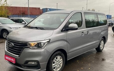 Hyundai H-1 II рестайлинг, 2018 год, 2 800 000 рублей, 1 фотография