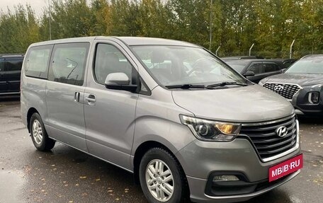 Hyundai H-1 II рестайлинг, 2018 год, 2 800 000 рублей, 3 фотография