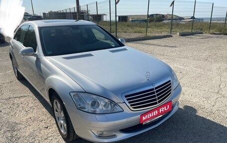 Mercedes-Benz S-Класс, 2007 год, 2 300 000 рублей, 2 фотография