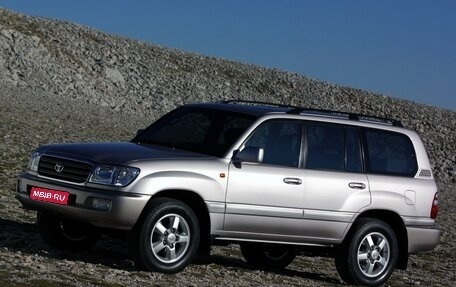 Toyota Land Cruiser 100 рестайлинг 2, 2004 год, 2 150 000 рублей, 1 фотография