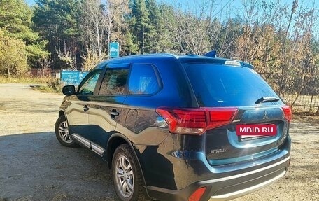 Mitsubishi Outlander III рестайлинг 3, 2018 год, 1 680 000 рублей, 4 фотография