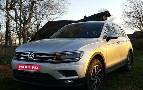 Volkswagen Tiguan II, 2018 год, 2 800 000 рублей, 2 фотография