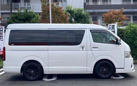 Toyota HiAce H200, 2022 год, 5 445 000 рублей, 3 фотография