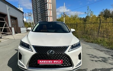 Lexus RX IV рестайлинг, 2020 год, 6 000 000 рублей, 2 фотография