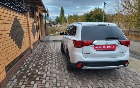 Mitsubishi Outlander III рестайлинг 3, 2015 год, 2 000 000 рублей, 5 фотография