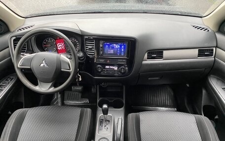 Mitsubishi Outlander III рестайлинг 3, 2015 год, 1 349 000 рублей, 13 фотография