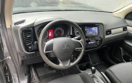 Mitsubishi Outlander III рестайлинг 3, 2015 год, 1 349 000 рублей, 9 фотография