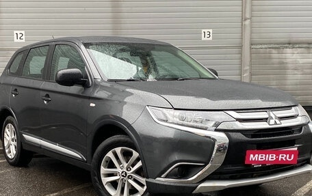 Mitsubishi Outlander III рестайлинг 3, 2015 год, 1 349 000 рублей, 3 фотография