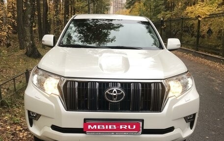 Toyota Land Cruiser Prado 150 рестайлинг 2, 2021 год, 6 600 000 рублей, 9 фотография