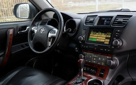 Toyota Highlander III, 2011 год, 2 400 000 рублей, 11 фотография