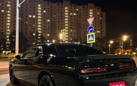 Dodge Challenger III рестайлинг 2, 2021 год, 4 000 000 рублей, 6 фотография