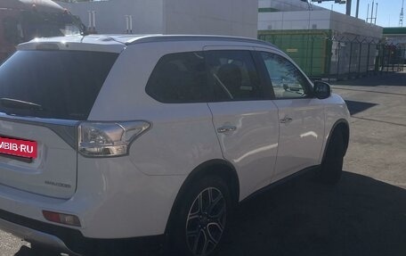 Mitsubishi Outlander III рестайлинг 3, 2014 год, 1 650 000 рублей, 5 фотография