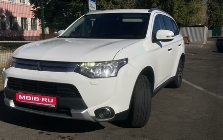 Mitsubishi Outlander III рестайлинг 3, 2014 год, 1 650 000 рублей, 7 фотография