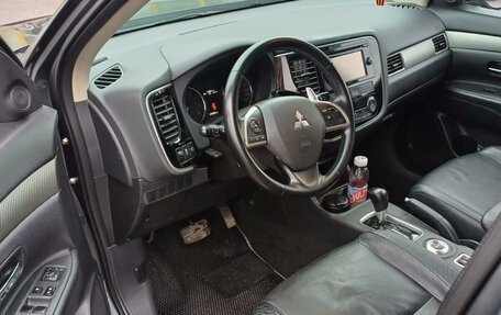 Mitsubishi Outlander III рестайлинг 3, 2013 год, 1 490 000 рублей, 5 фотография