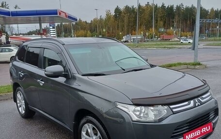 Mitsubishi Outlander III рестайлинг 3, 2013 год, 1 490 000 рублей, 2 фотография