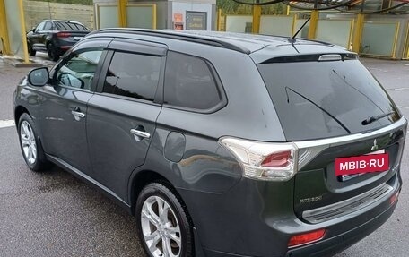 Mitsubishi Outlander III рестайлинг 3, 2013 год, 1 490 000 рублей, 4 фотография