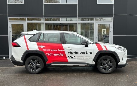 Toyota RAV4, 2022 год, 3 900 000 рублей, 4 фотография