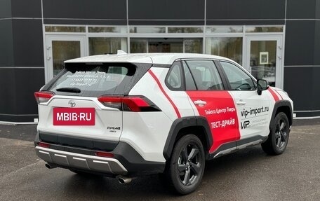 Toyota RAV4, 2022 год, 3 900 000 рублей, 5 фотография