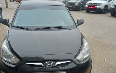 Hyundai Solaris II рестайлинг, 2011 год, 720 000 рублей, 1 фотография