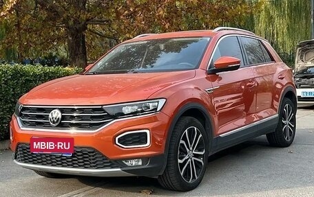 Volkswagen T-Roc I, 2021 год, 1 560 000 рублей, 1 фотография