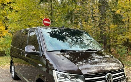 Volkswagen Caravelle T6 рестайлинг, 2017 год, 3 350 000 рублей, 3 фотография