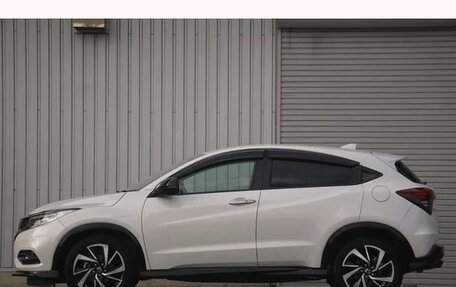 Honda Vezel, 2021 год, 1 350 000 рублей, 3 фотография