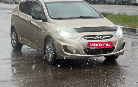 Hyundai Solaris II рестайлинг, 2011 год, 730 000 рублей, 2 фотография