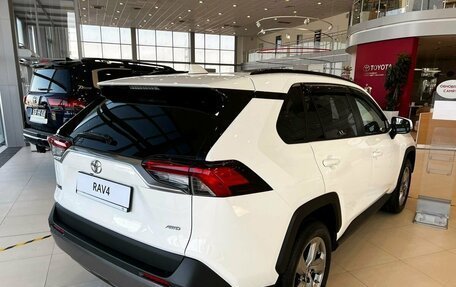 Toyota RAV4, 2024 год, 4 550 000 рублей, 4 фотография