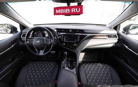 Toyota Camry, 2018 год, 2 890 000 рублей, 20 фотография